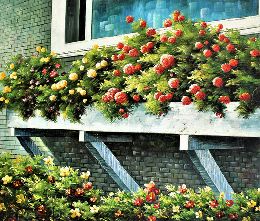 Fleurs poussant sur le rebord de la fenêtre et dans le jardin en contrebas