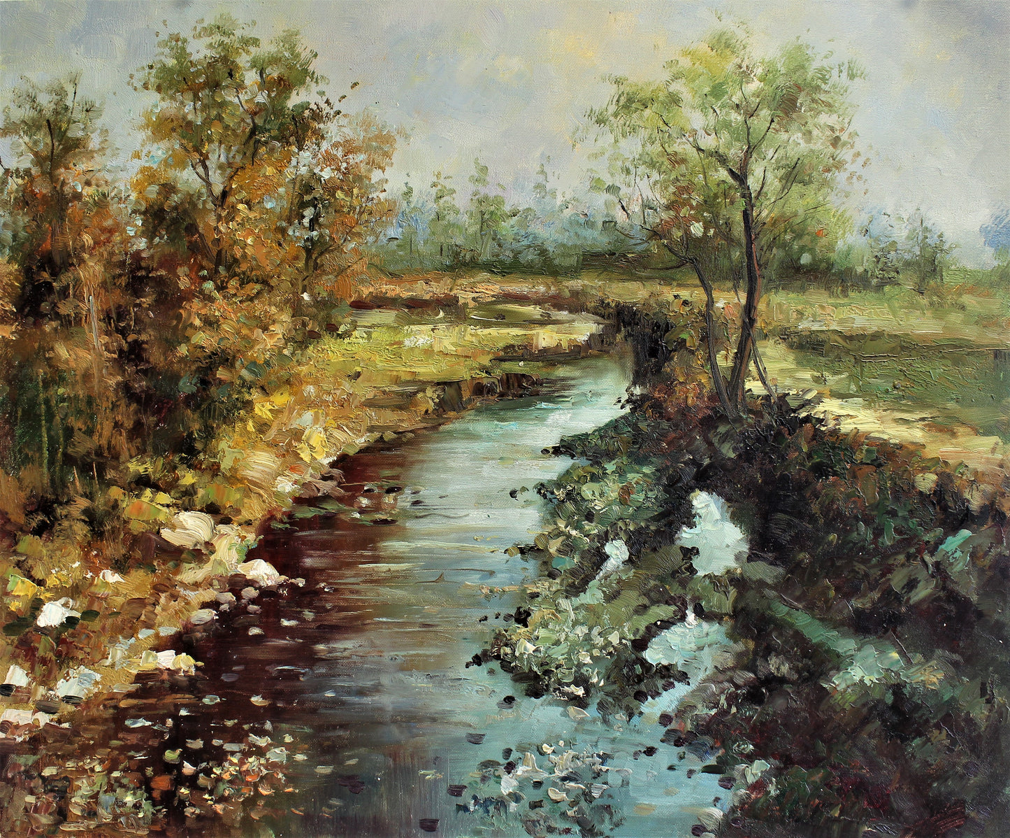 Rivière avec galets et arbres