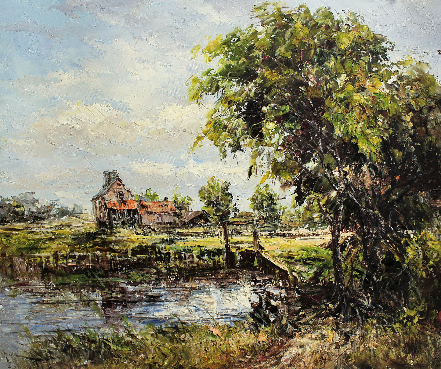Rivière près d'une ferme