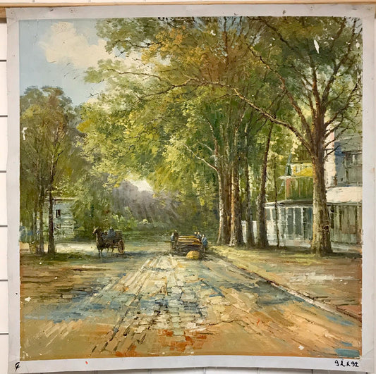 Route pavée avec des calèches et des arbres